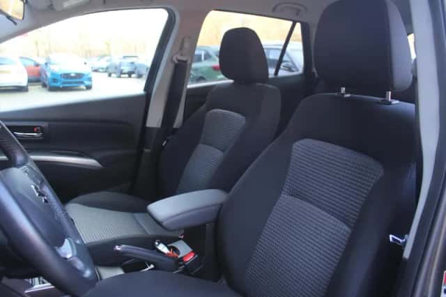 Suzuki S-Cross (2023) thumbnail 11