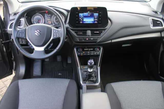 Suzuki S-Cross (2023) thumbnail 12