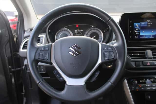 Suzuki S-Cross (2023) thumbnail 13