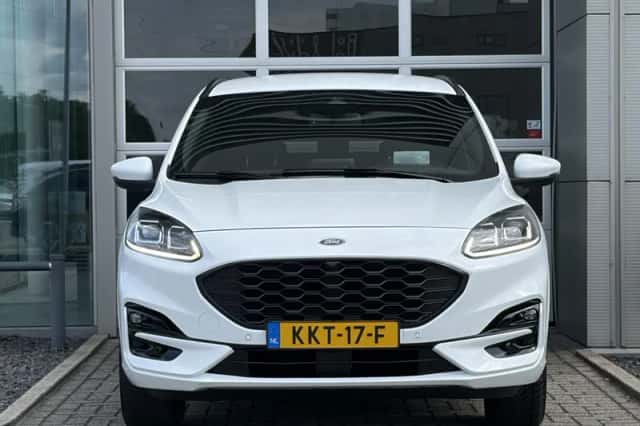 Ford Kuga (2023) thumbnail 2