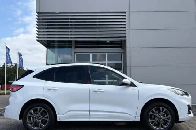 Ford Kuga (2023) thumbnail 4