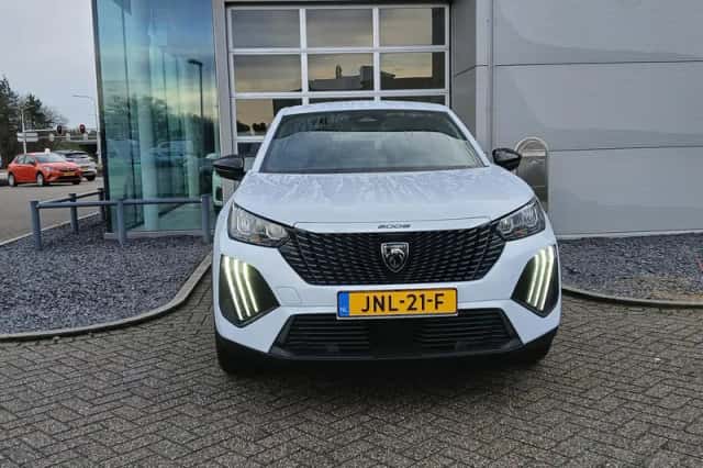 Peugeot e-2008 (2025) thumbnail 4