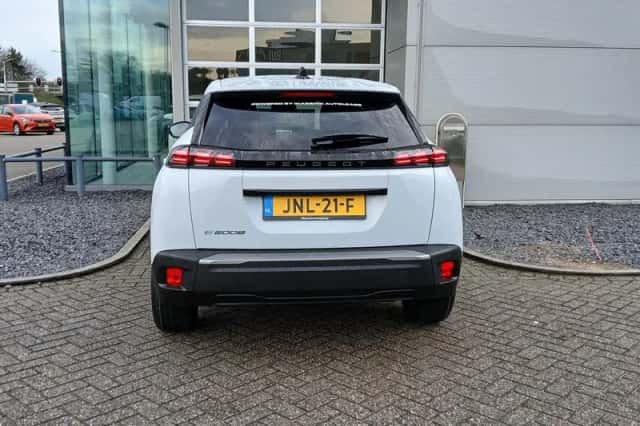Peugeot e-2008 (2025) thumbnail 8
