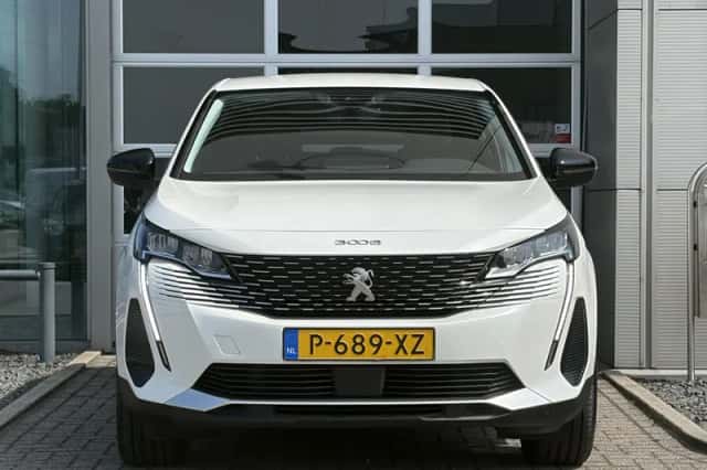 Peugeot 3008 (2022) thumbnail 2