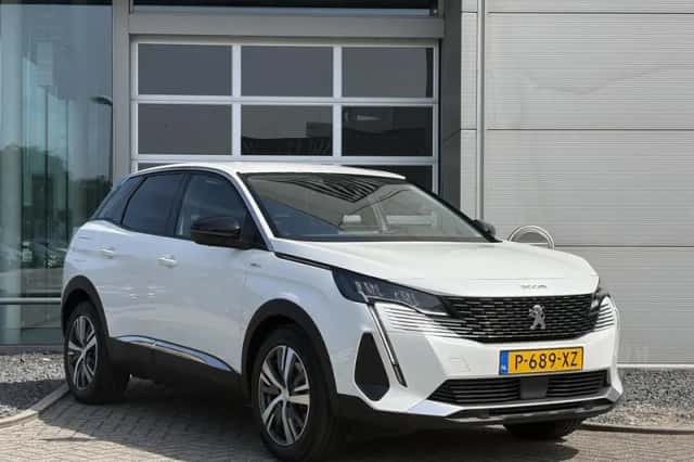 Peugeot 3008 (2022) thumbnail 3