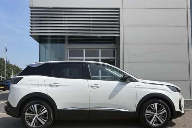 Peugeot 3008 (2022) thumbnail 4