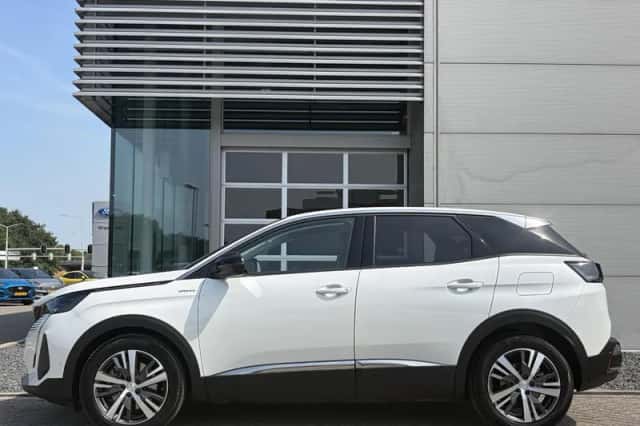 Peugeot 3008 (2022) thumbnail 5