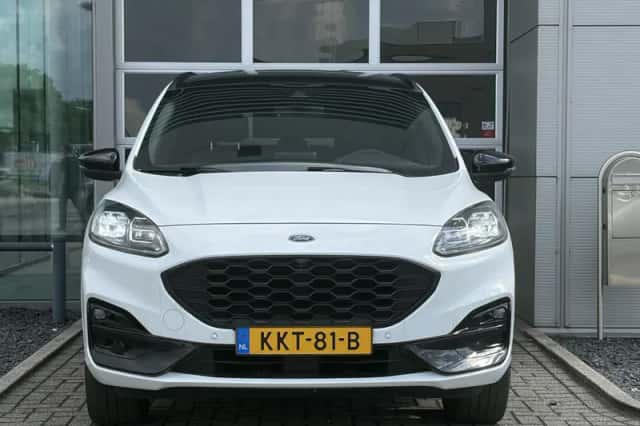 Ford Kuga (2023) thumbnail 2