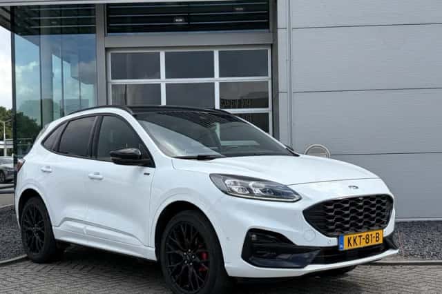 Ford Kuga (2023) thumbnail 3