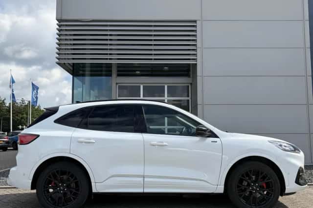 Ford Kuga (2023) thumbnail 5