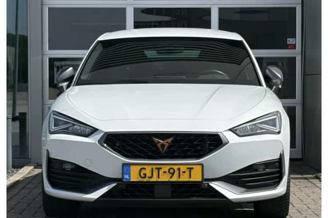 CUPRA Leon (2021) thumbnail 2