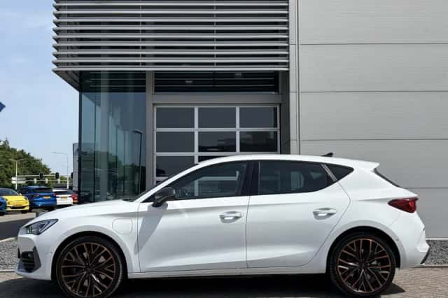 CUPRA Leon (2021) thumbnail 4