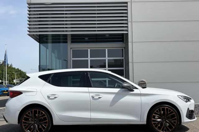 CUPRA Leon (2021) thumbnail 5