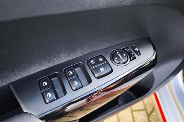 Kia Picanto (2024) thumbnail 24