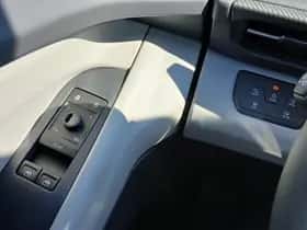 Ford Explorer (2025) thumbnail 9