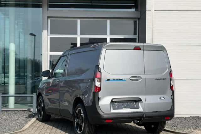Ford Transit Courier (2026) thumbnail 3