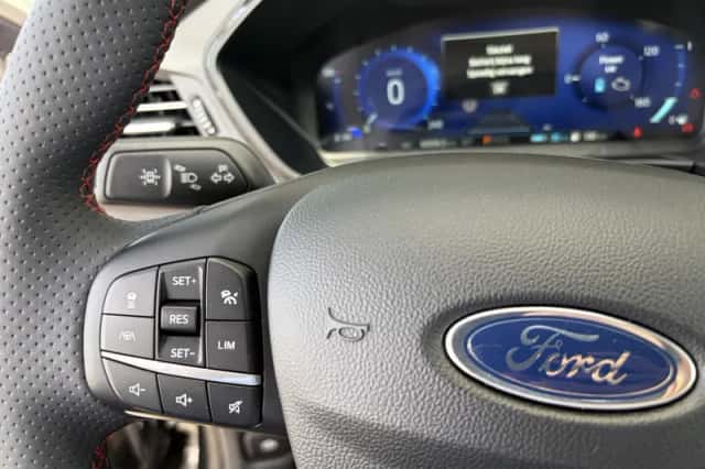 Ford Kuga (2023) thumbnail 23