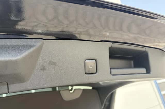 Ford Kuga (2023) thumbnail 10