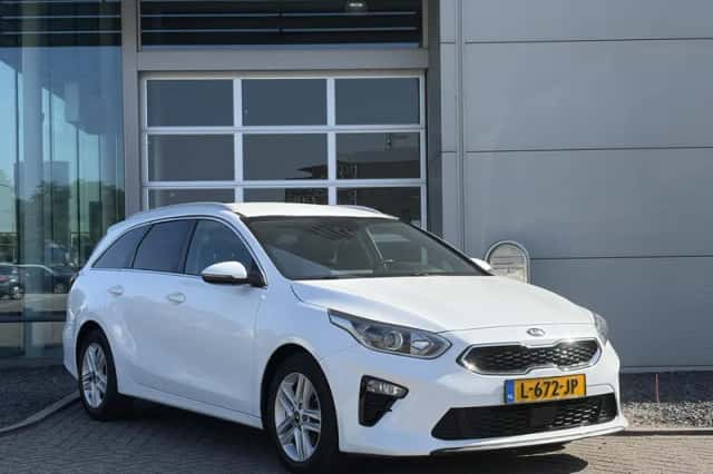 Kia Ceed Sportswagon (2021) thumbnail 3