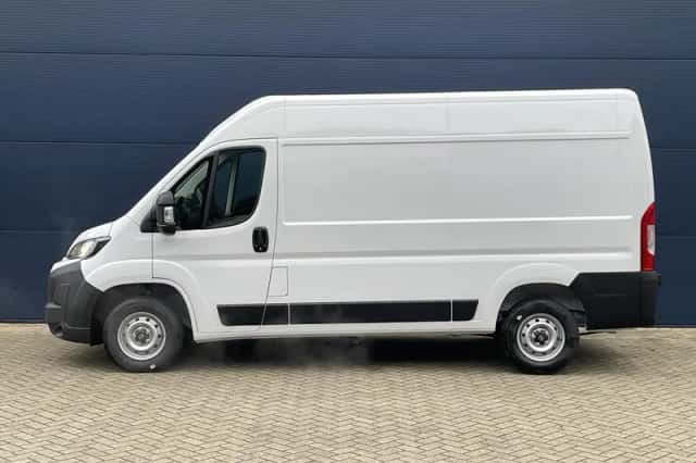 Opel Movano (2024) thumbnail 2