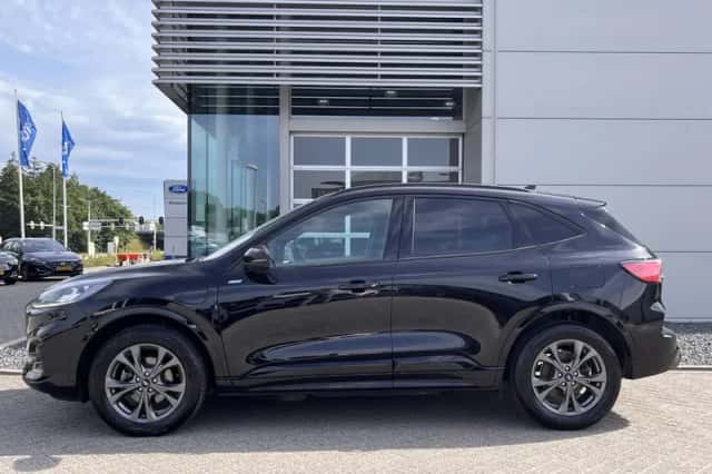 Ford Kuga (2023) thumbnail 2