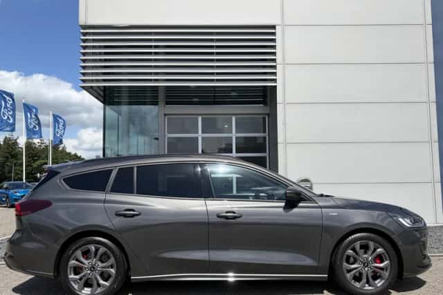 Ford Focus (2023) thumbnail 4