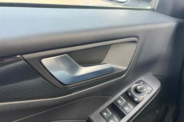 Ford Kuga (2023) thumbnail 18