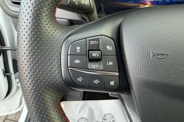 Ford Kuga (2023) thumbnail 23