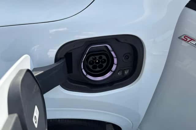 Ford Kuga (2023) thumbnail 9