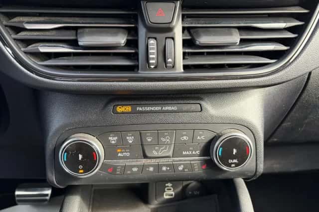 Ford Kuga (2023) thumbnail 10