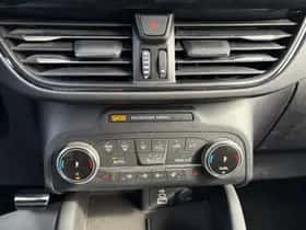 Ford Kuga (2023) thumbnail 10