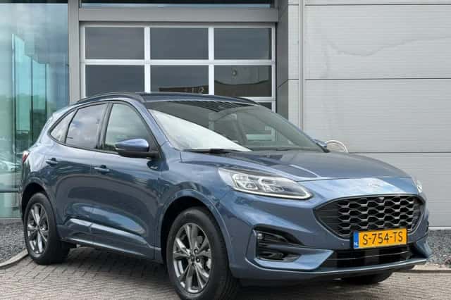 Ford Kuga (2023) thumbnail 3