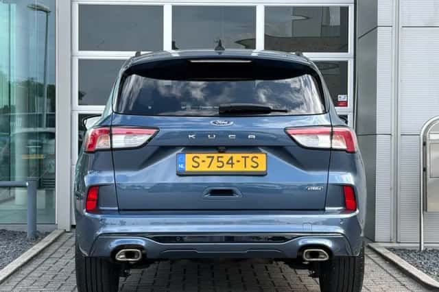 Ford Kuga (2023) thumbnail 4