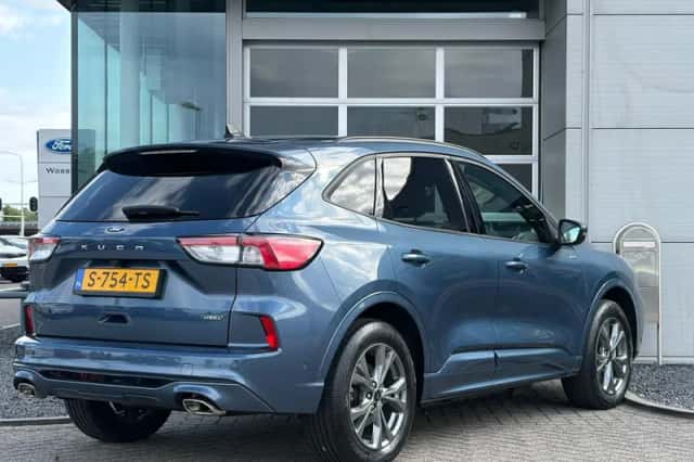 Ford Kuga (2023) thumbnail 6
