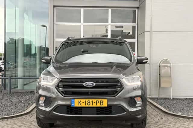 Ford Kuga (2017) thumbnail 2