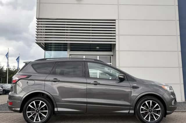 Ford Kuga (2017) thumbnail 4
