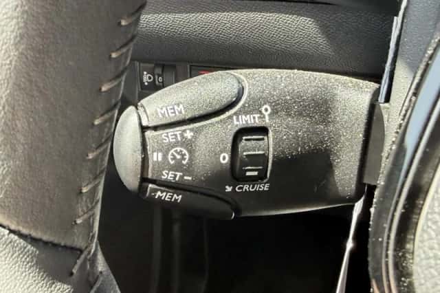 Peugeot e-2008 (2023) thumbnail 15