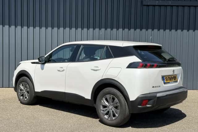 Peugeot e-2008 (2023) thumbnail 6