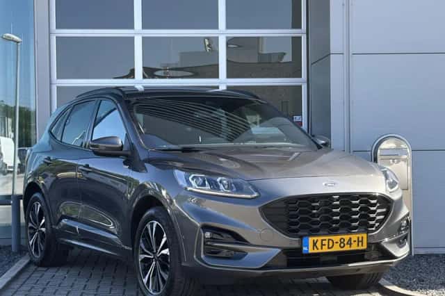 Ford Kuga (2022) thumbnail 3