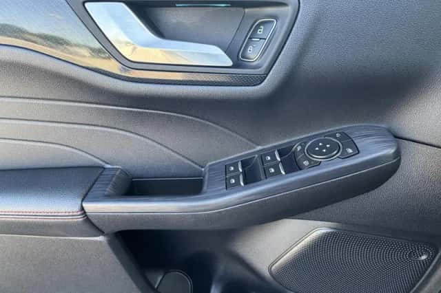 Ford Kuga (2022) thumbnail 27