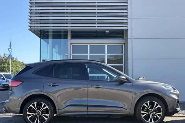 Ford Kuga (2022) thumbnail 4