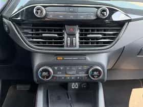 Ford Kuga (2022) thumbnail 25