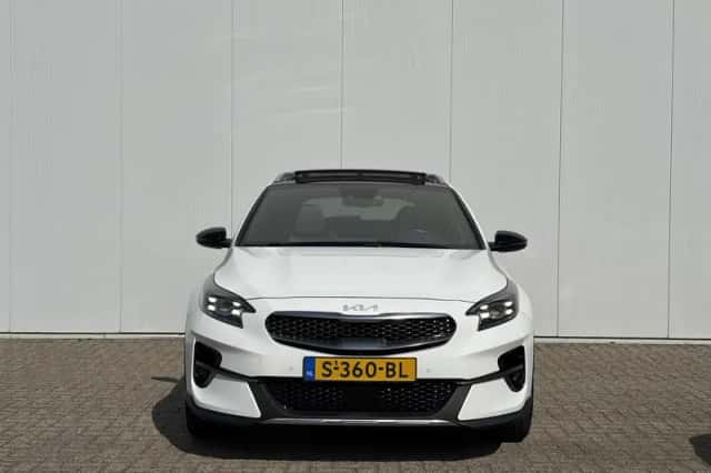 Kia XCeed (2023) thumbnail 2