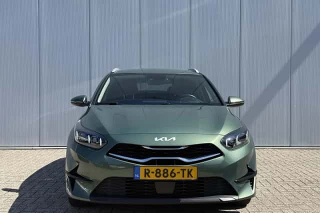 Kia Ceed Sportswagon (2022) thumbnail 2