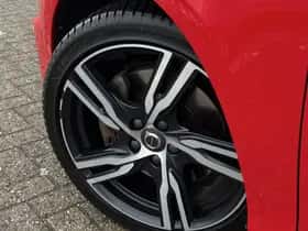 Volvo V40 (2017) thumbnail 40