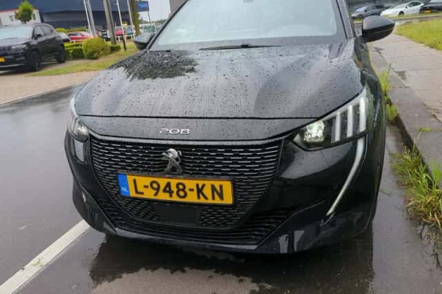 Peugeot 208 (2021) thumbnail 3