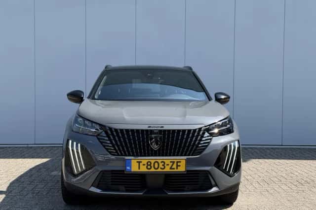 Peugeot e-2008 (2023) thumbnail 2