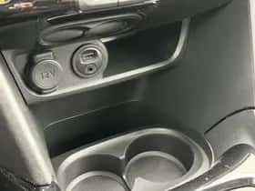 Peugeot 2008 (2018) thumbnail 26