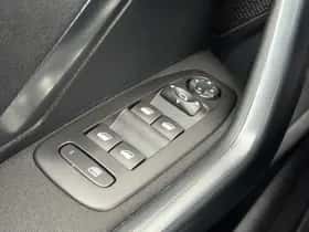 Peugeot 2008 (2018) thumbnail 30
