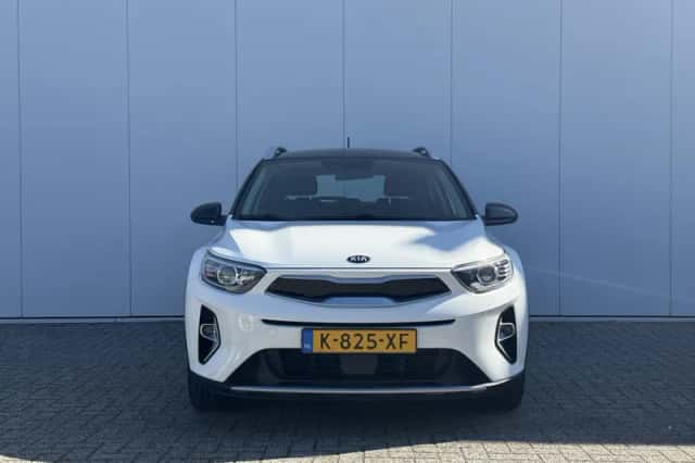 Kia Stonic (2021) thumbnail 2